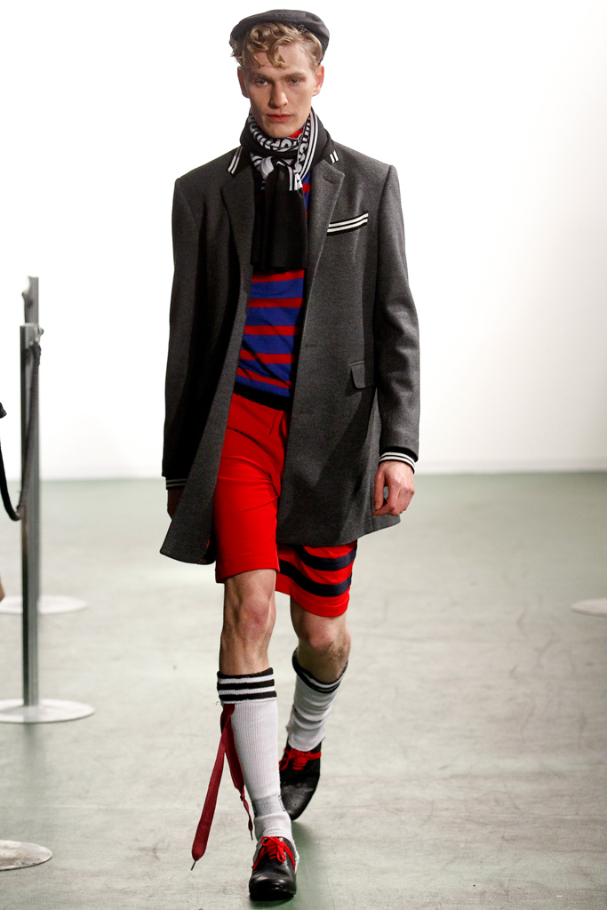 Moschino 2011 ﶬbDƬ