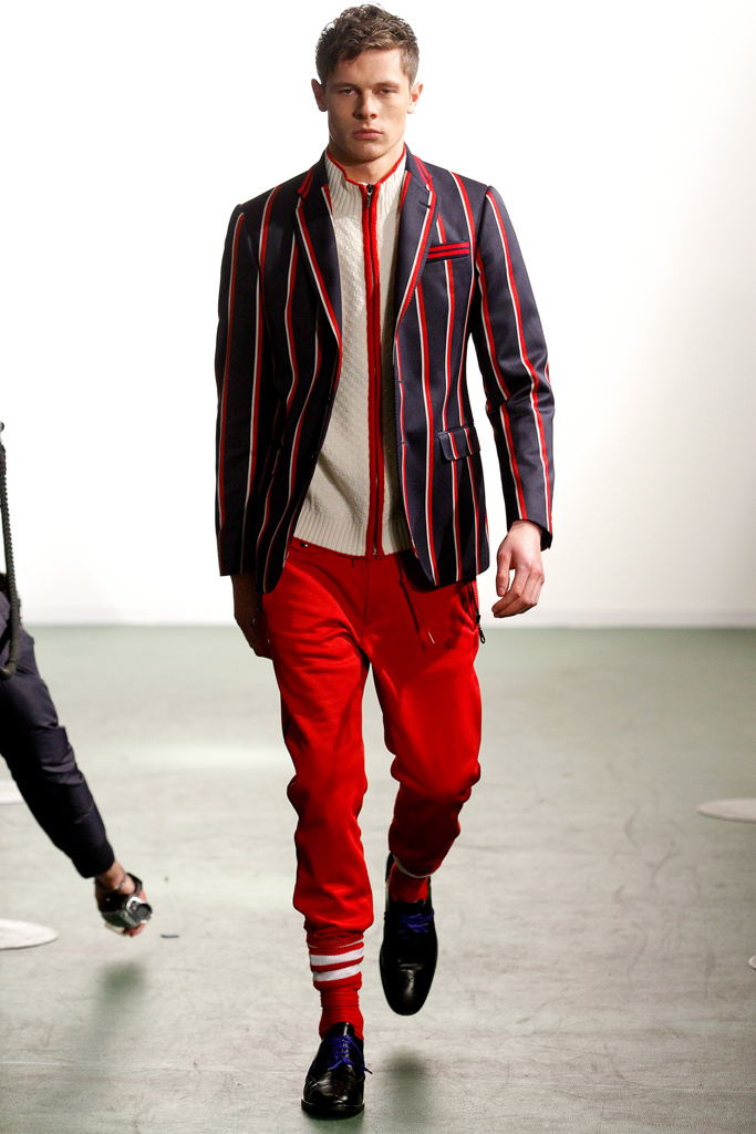Moschino 2011 ﶬbDƬ