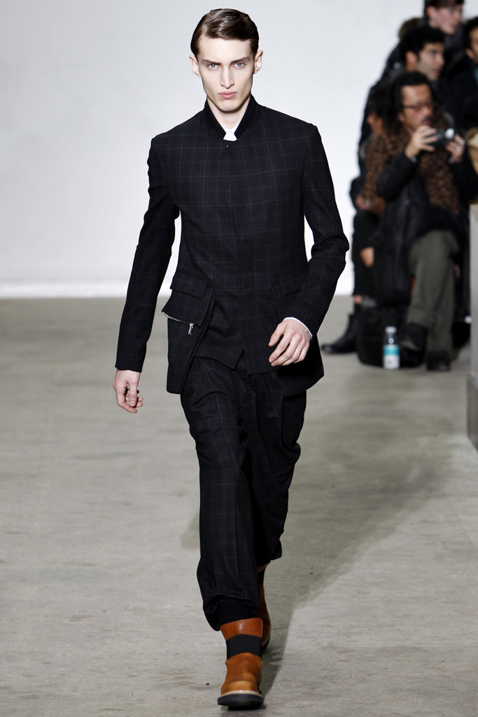 Kris Van Assche 2011 ﶬbDƬ