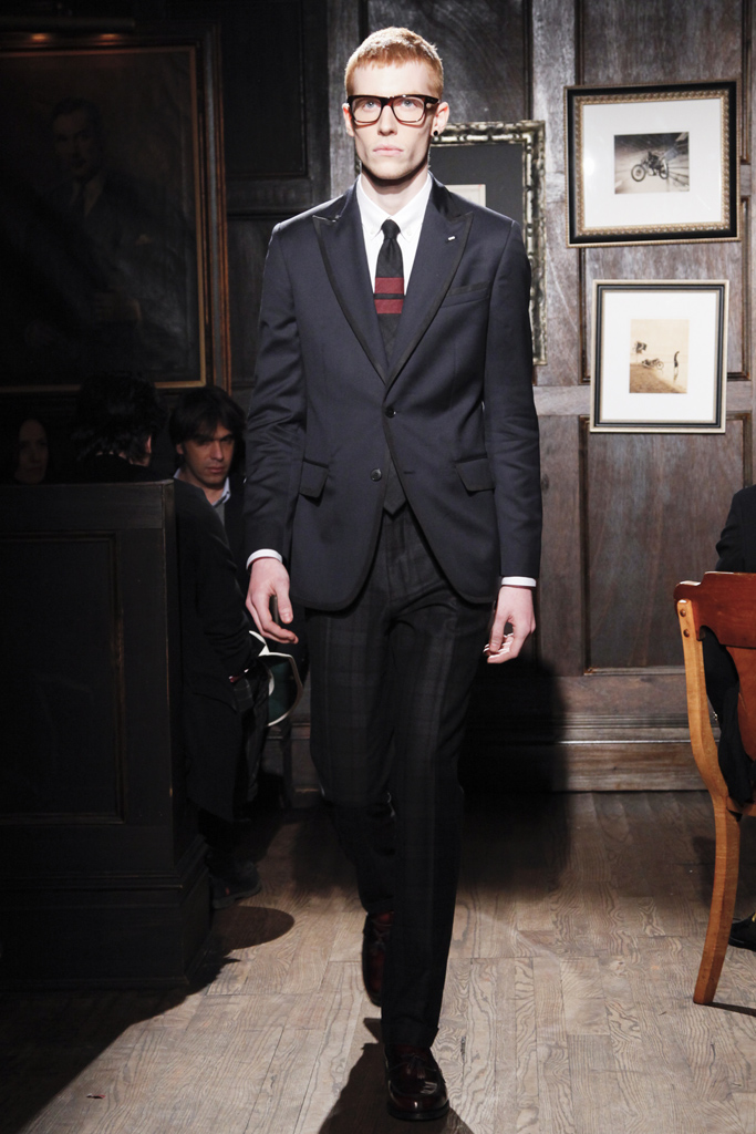 Tommy Hilfiger 2011 ﶬbDƬ
