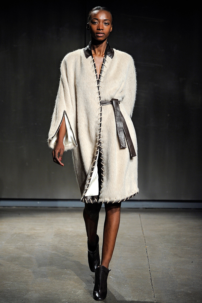Halston  2011 ﶬ¸DƬ