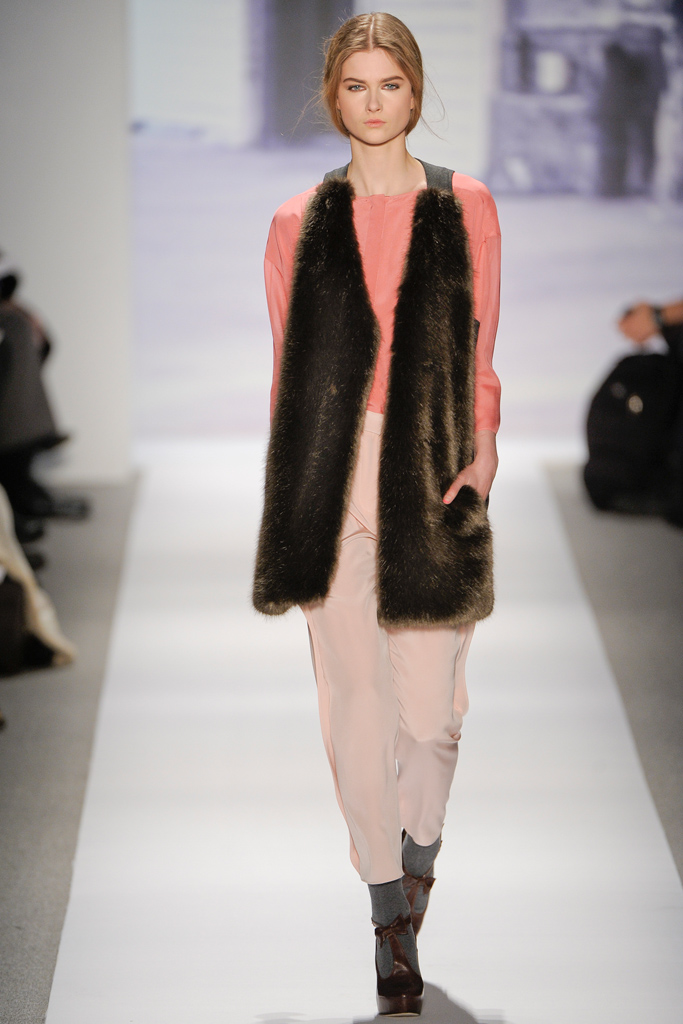 Tibi  2011 ﶬ¸DƬ
