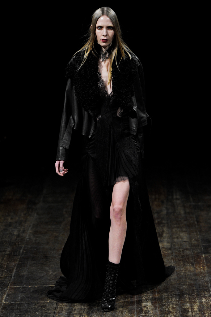 Julien Macdonald 2011ﶬ¸DƬ