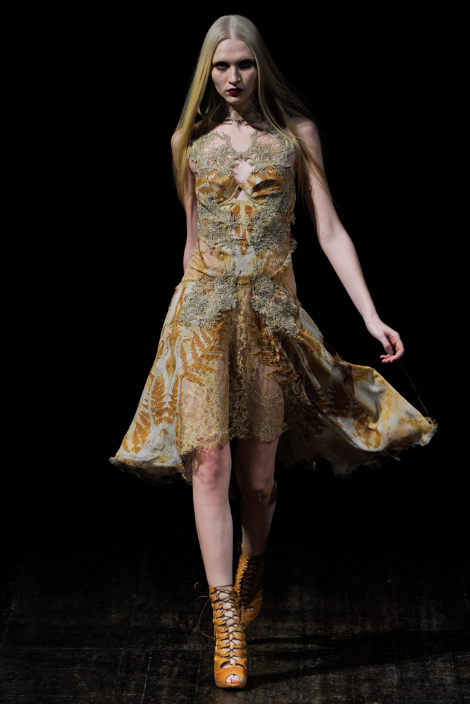 Julien Macdonald 2011ﶬ¸DƬ