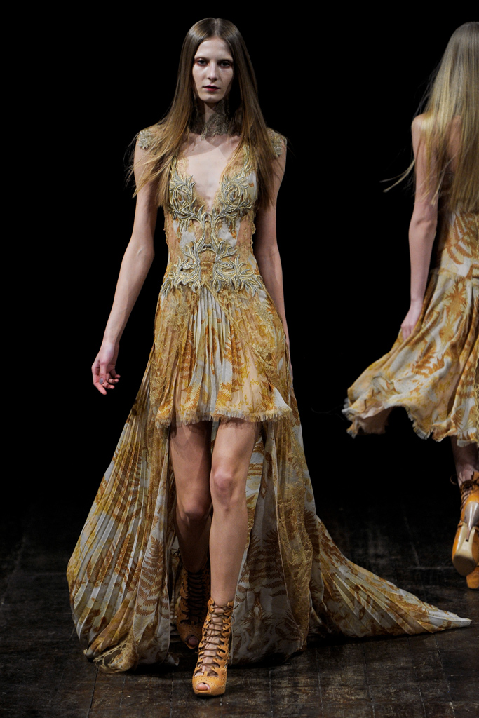 Julien Macdonald 2011ﶬ¸DƬ