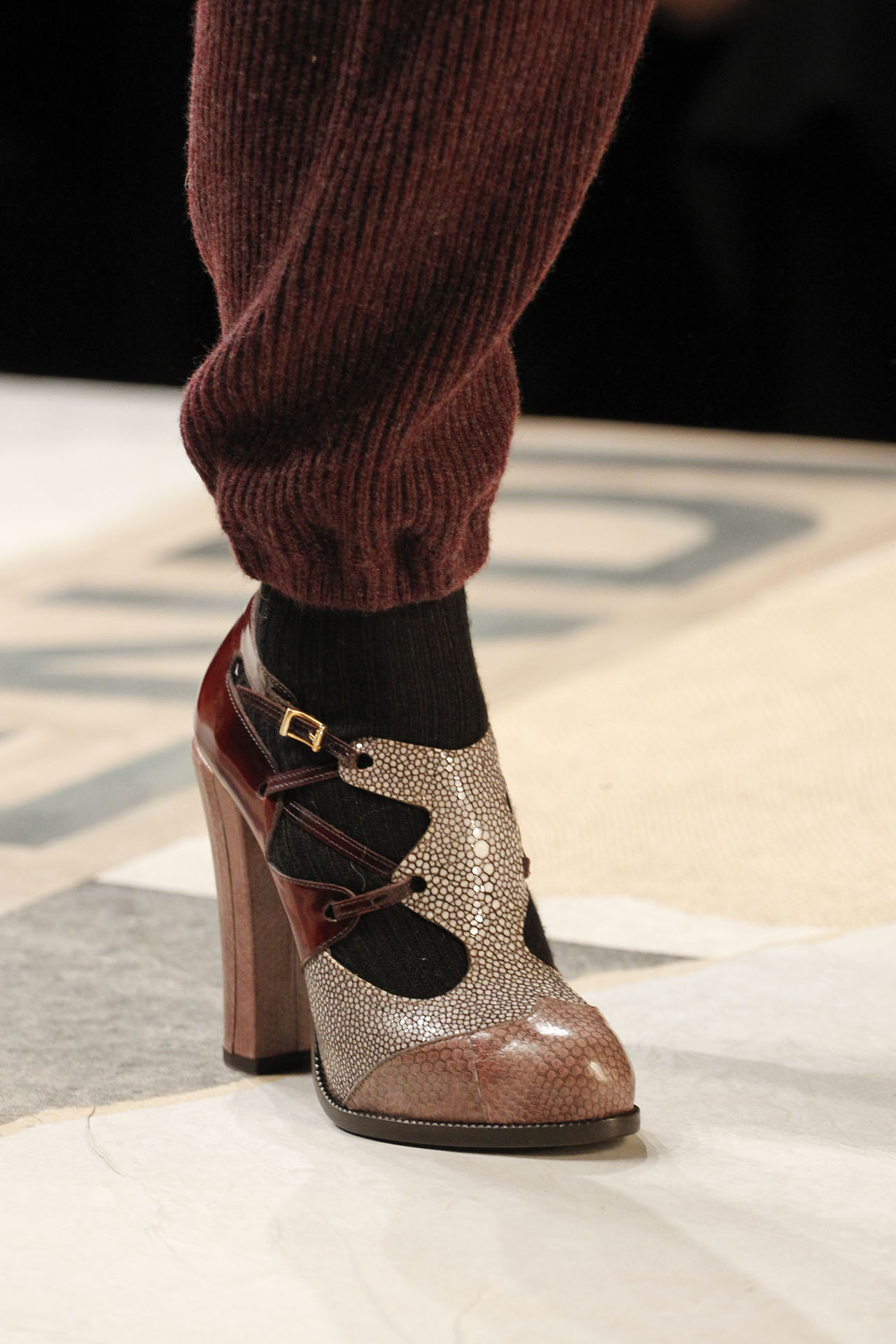 Fendi 2011ﶬDƬ