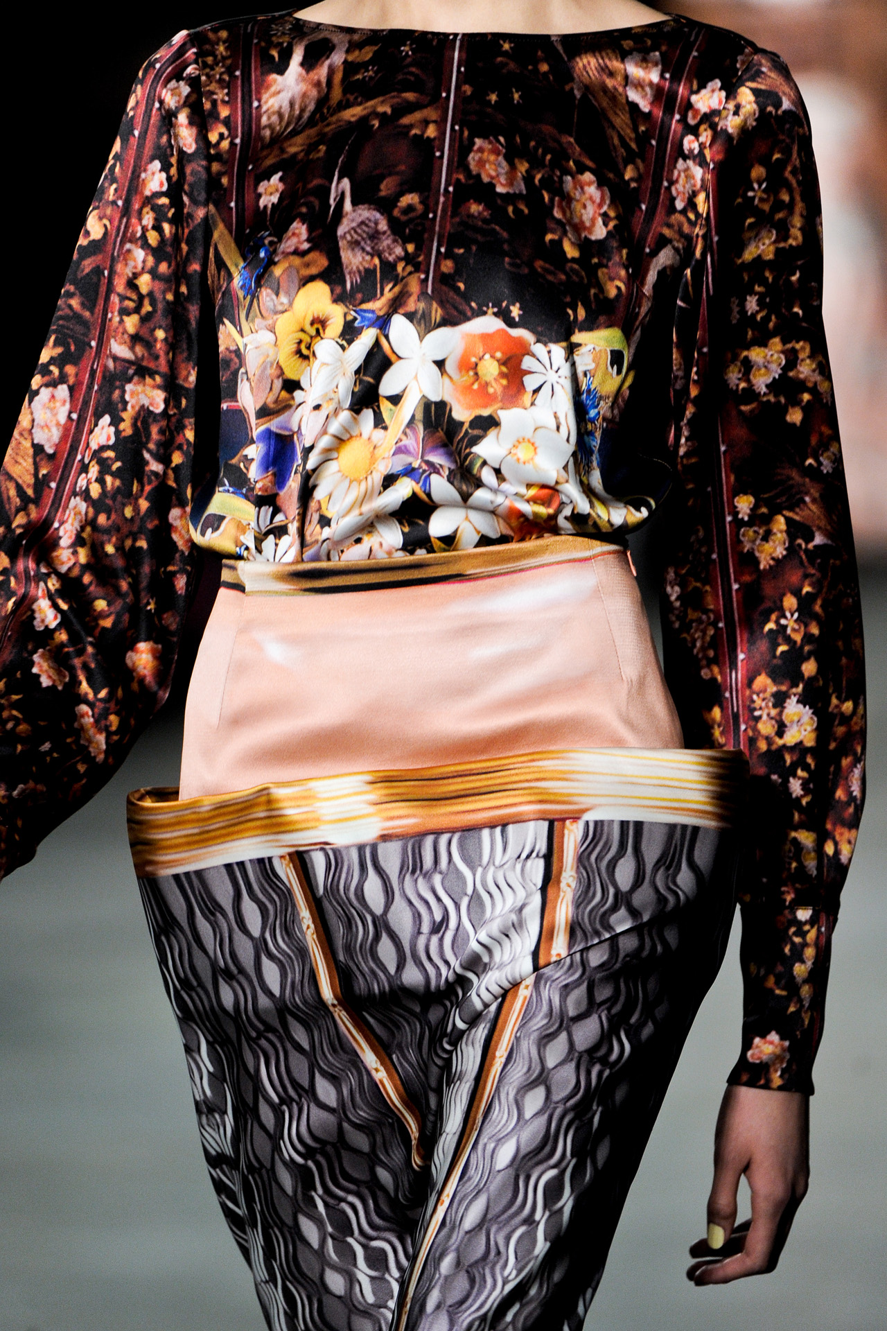 Mary Katrantzou 2011ﶬ(x)(ji)DƬ