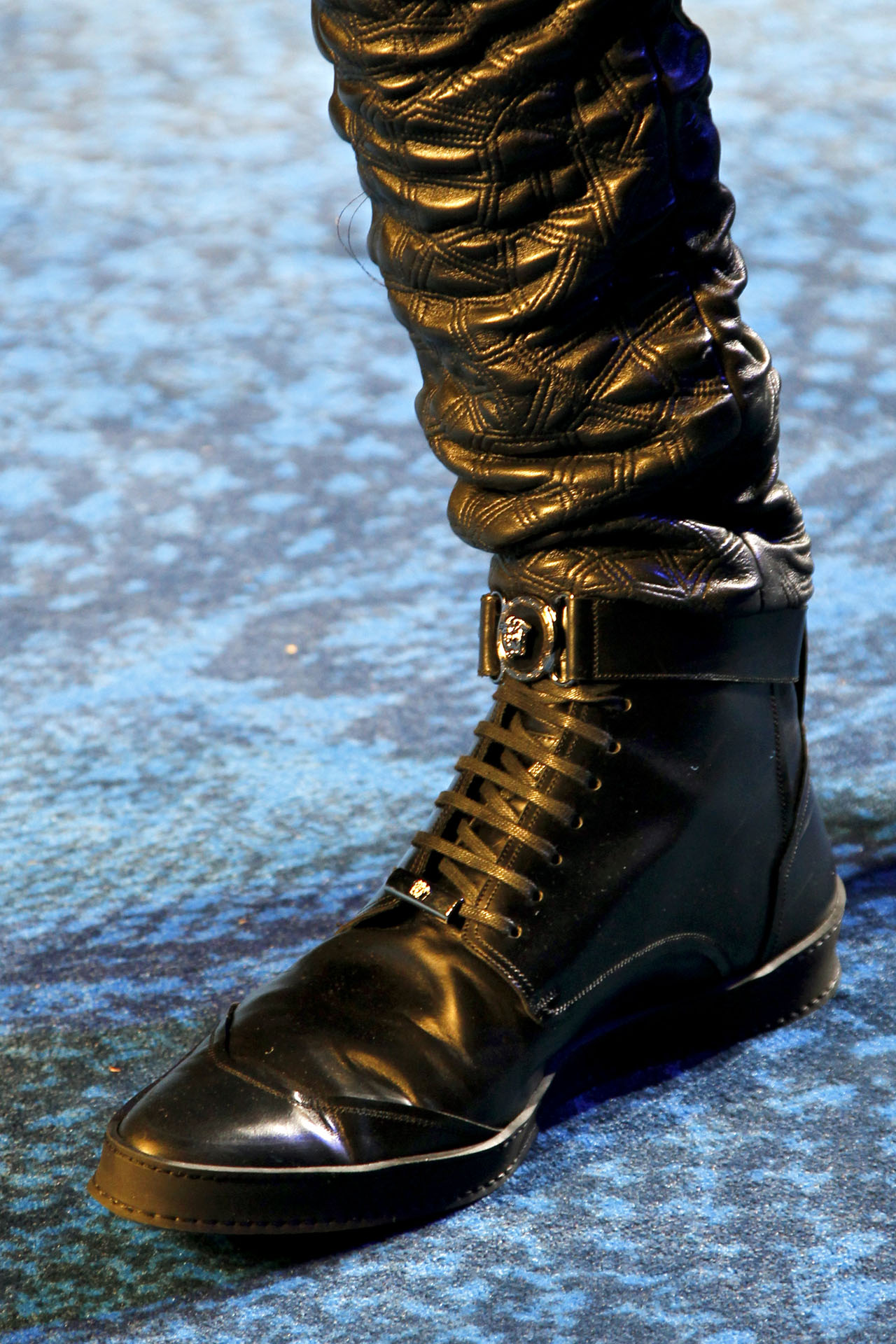 Versace 2011ﶬbDƬ