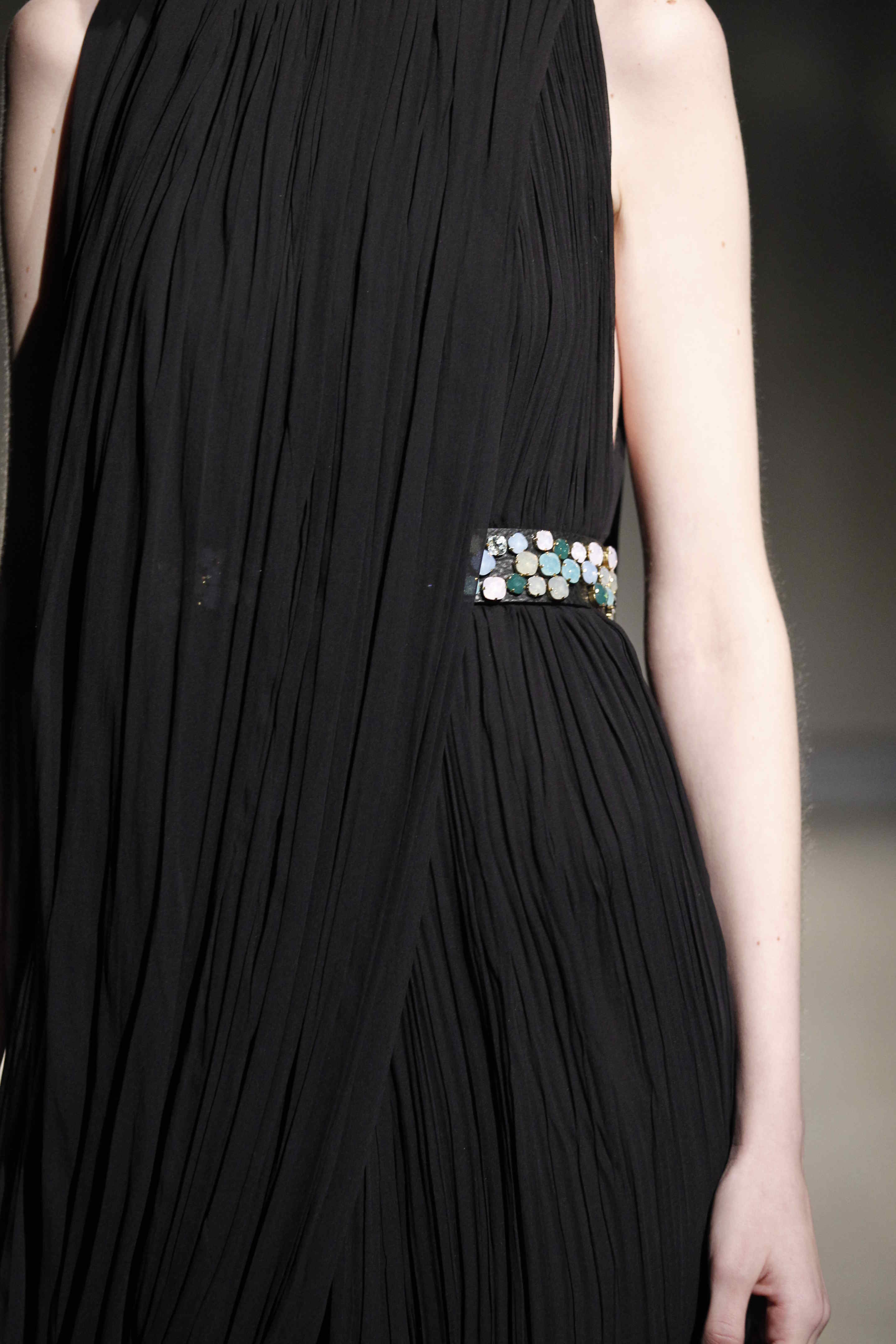 Halston 2011ﶬŮʿDƬ