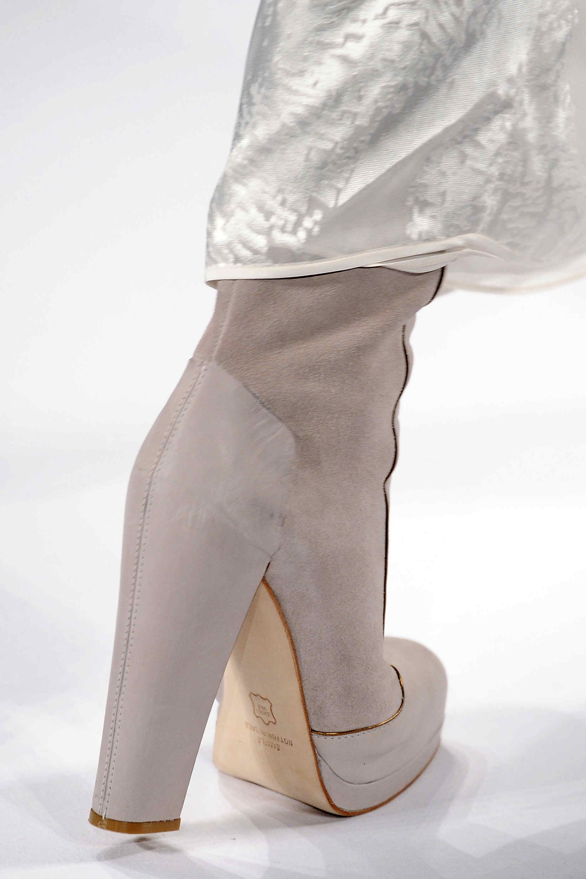 BCBG Max Azria 2011ﶬŮʿЬĸDƬ
