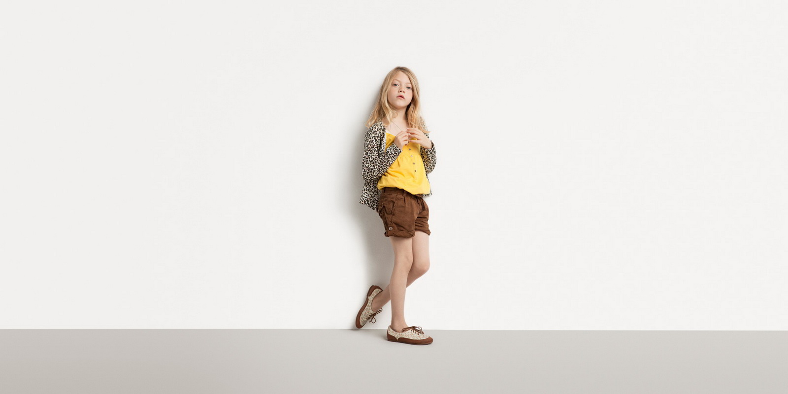 Zara trfyoungϵ2011ͯbLookbookDƬ
