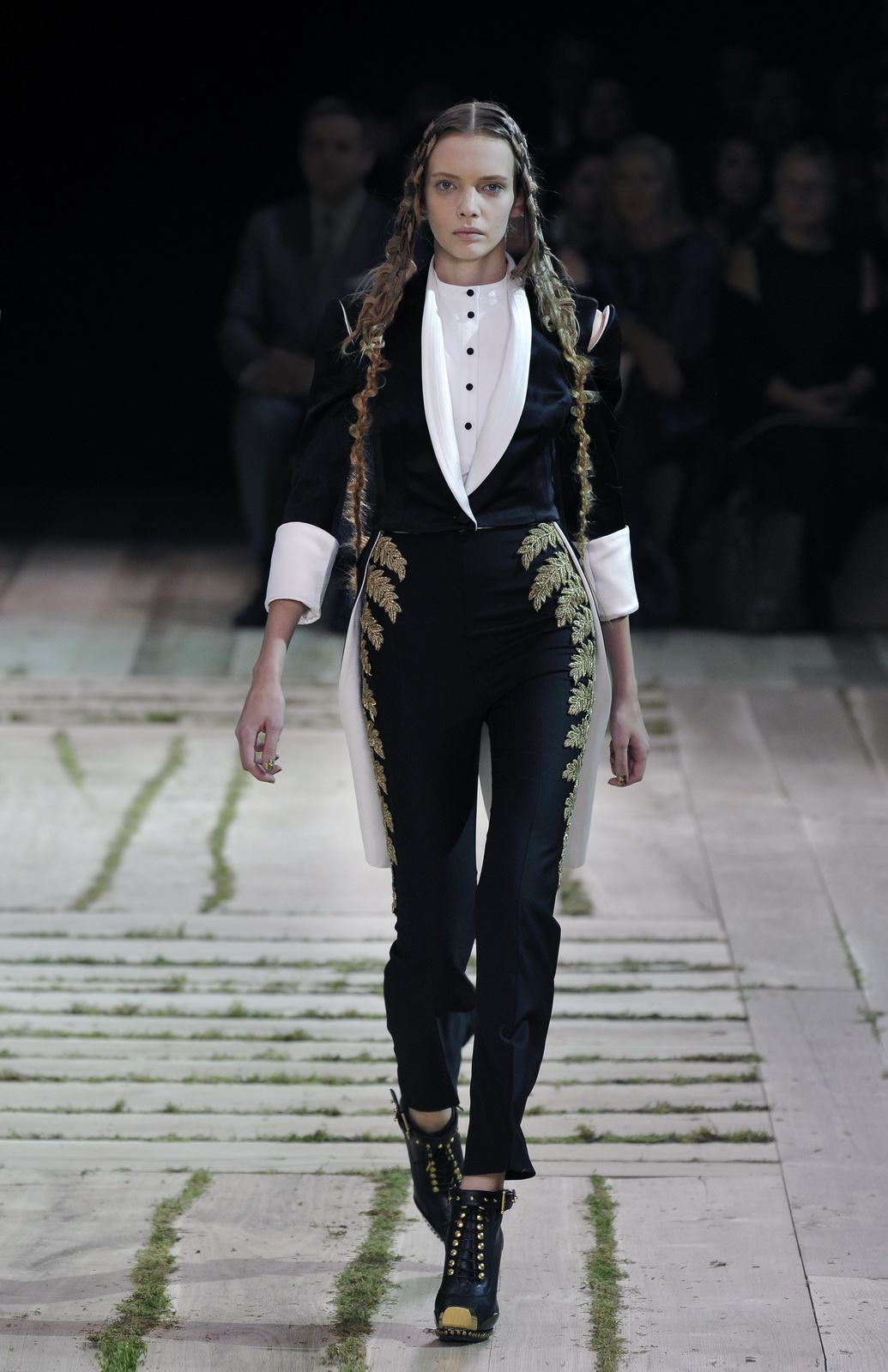 Alexander McQueen 11春夏女裝 秀場