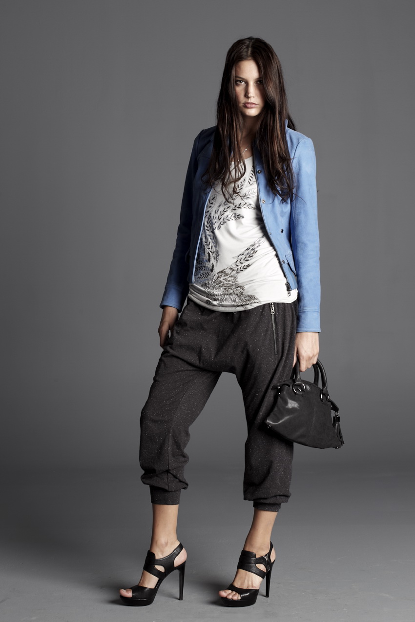 ARMANI EXCHANGE 2011ŮbƷTRAVELISTADƬ