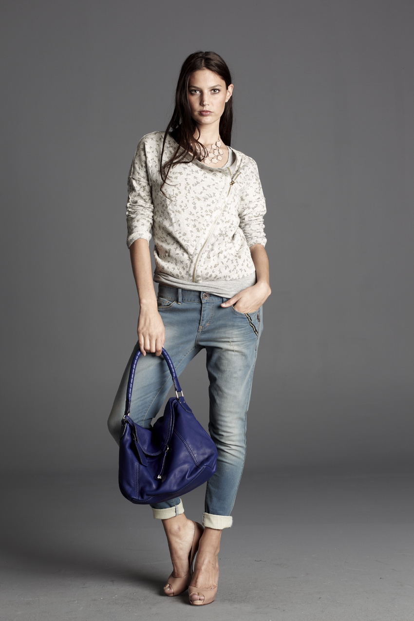 ARMANI EXCHANGE 2011ŮbƷTRAVELISTADƬ