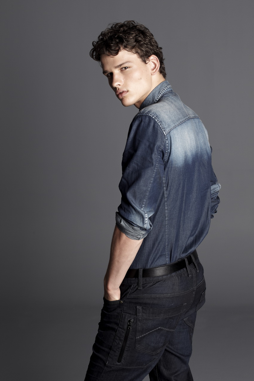ARMANI EXCHANGE 2011bƷTRAVELISTADƬ