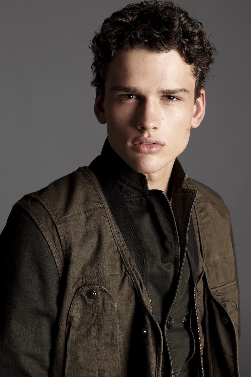 ARMANI EXCHANGE 2011bƷTRAVELISTADƬ