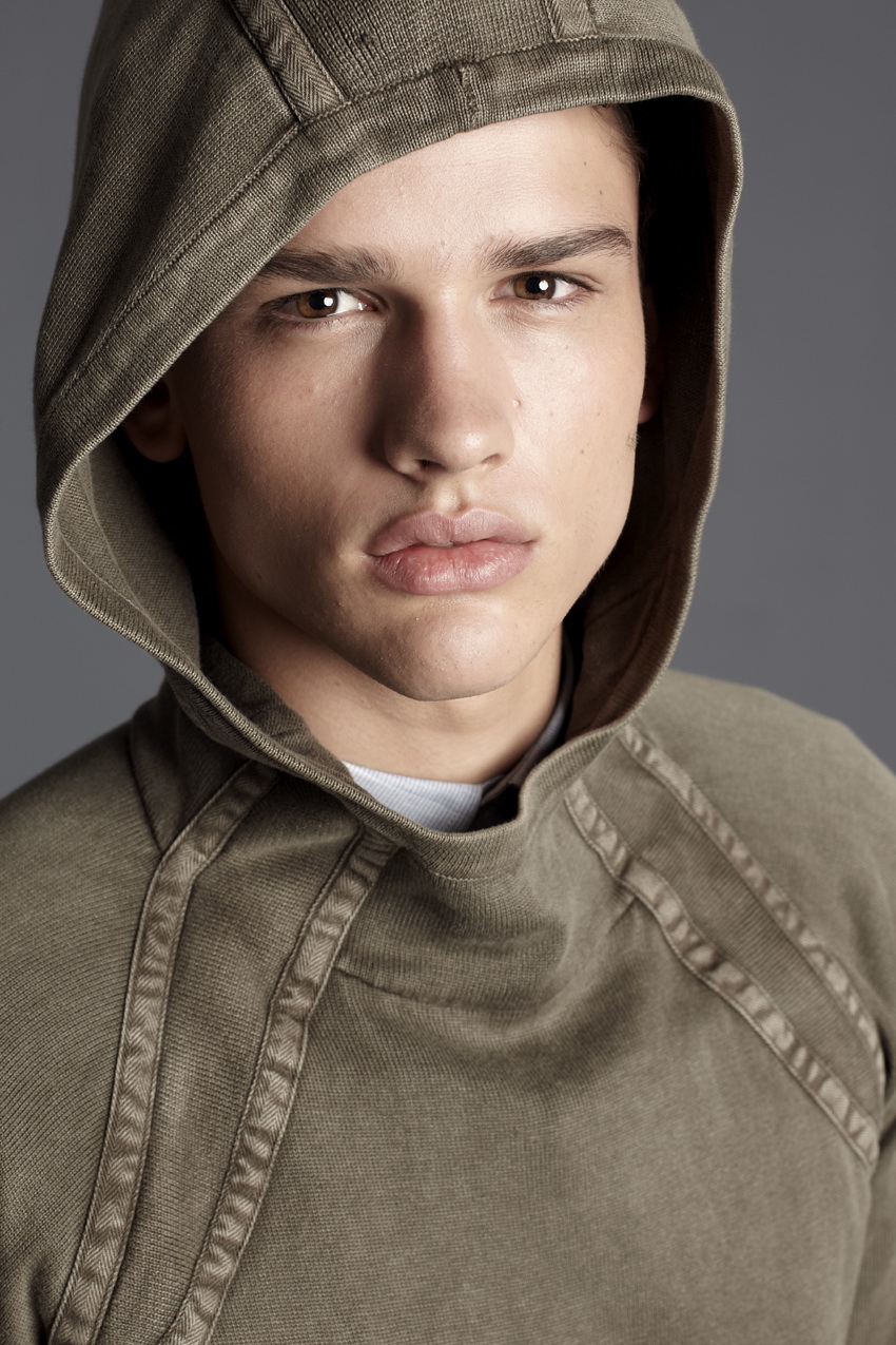 ARMANI EXCHANGE 2011bƷTRAVELISTADƬ