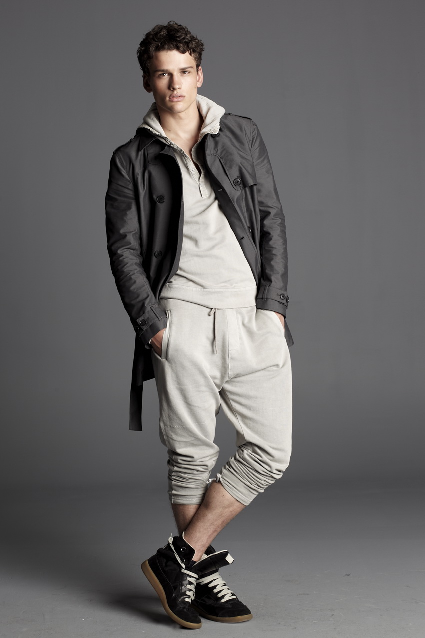 ARMANI EXCHANGE 2011bƷTRAVELISTADƬ