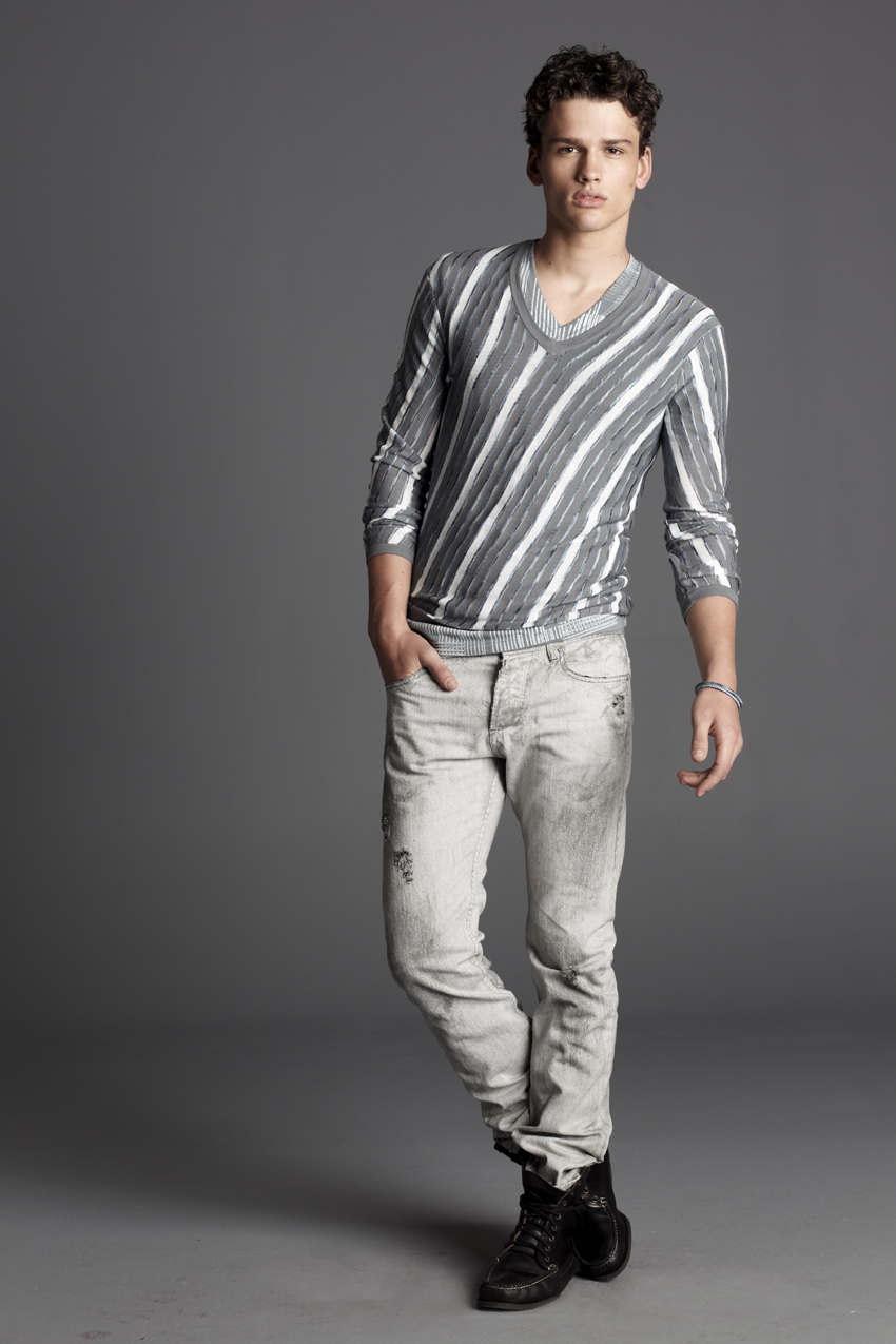 ARMANI EXCHANGE 2011bƷTRAVELISTADƬ