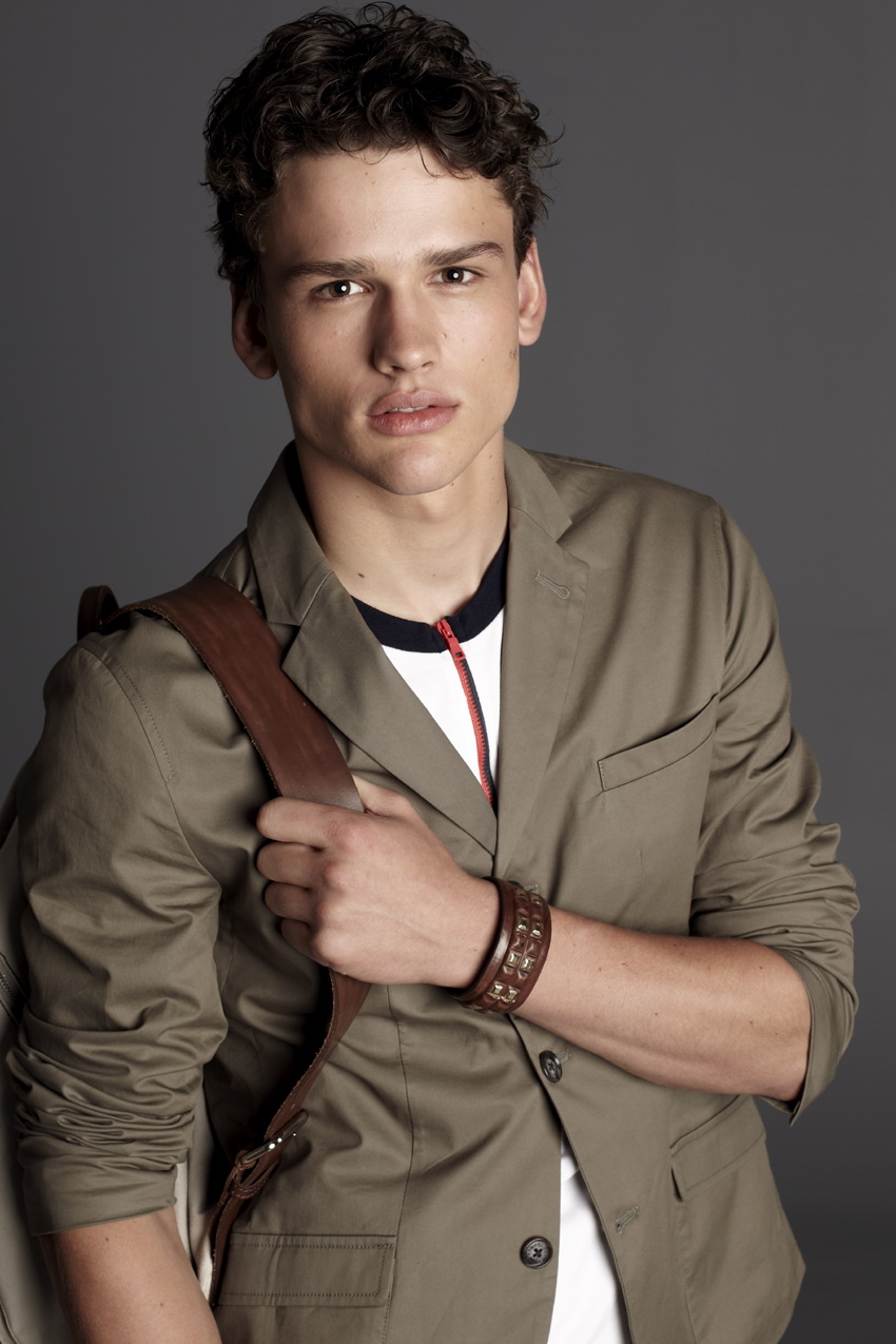 ARMANI EXCHANGE 2011bƷTRAVELISTADƬ