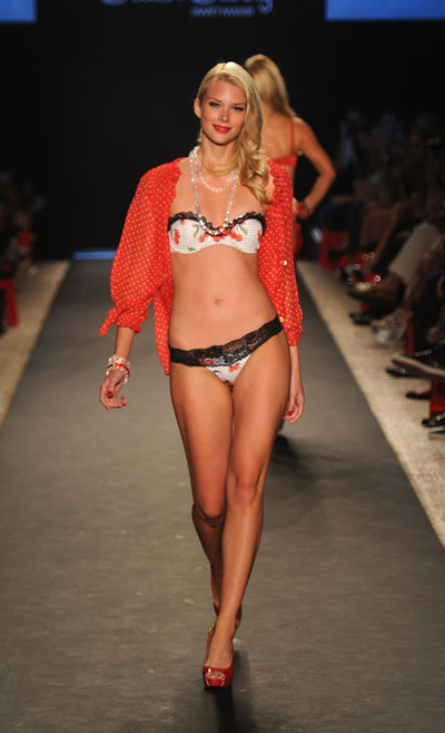 Beach Bunny Swimwear 2012~ӾbDƬ