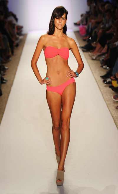 TAVIK Swimwear 2012~ӾbDƬ