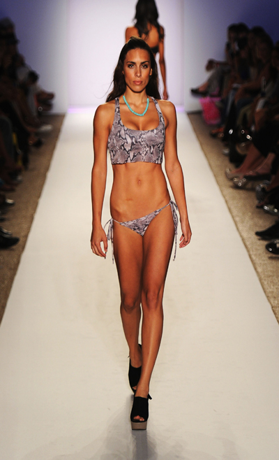 TAVIK Swimwear 2012~ӾbDƬ