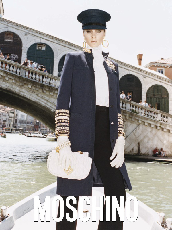 Moschino 2011ﶬV DƬ