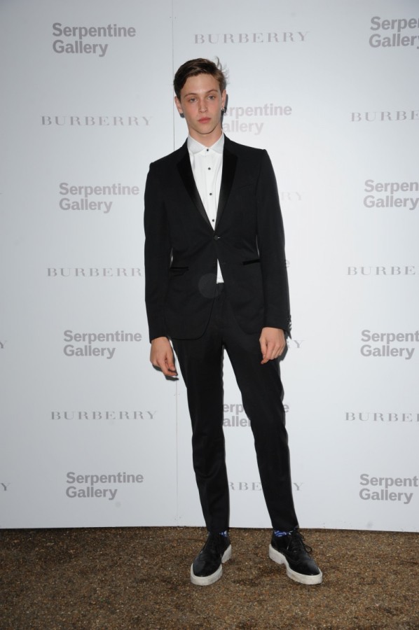 Burberry 8 月廣告大片