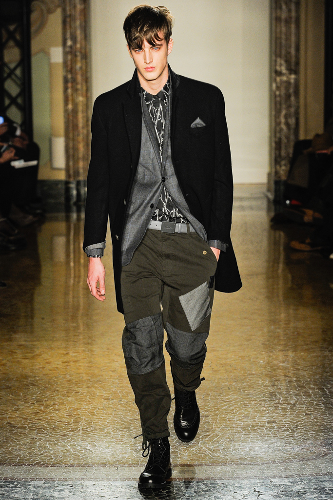 Moschino 2012ﶬbDƬ