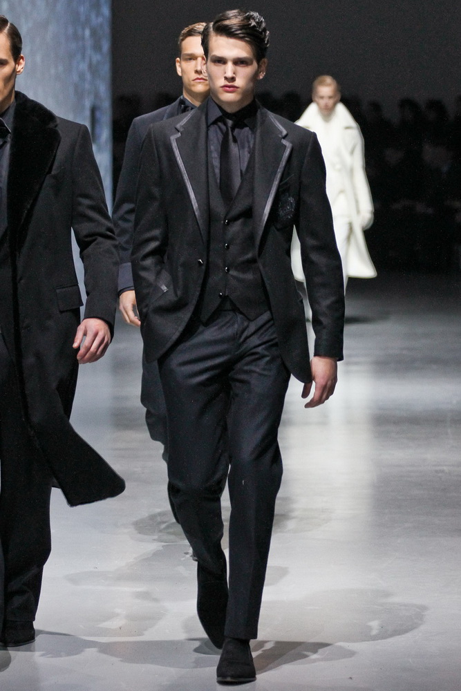Corneliani 2012ﶬbDƬ