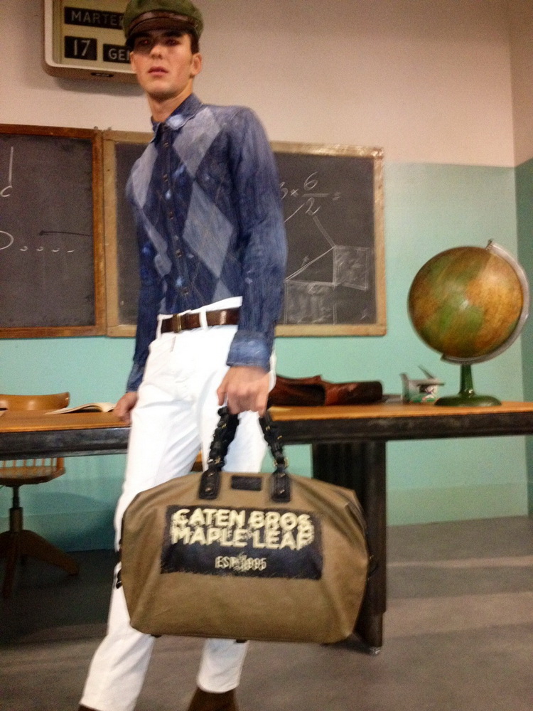 DSQUARED2 2012男士秋冬手袋系列高清圖片