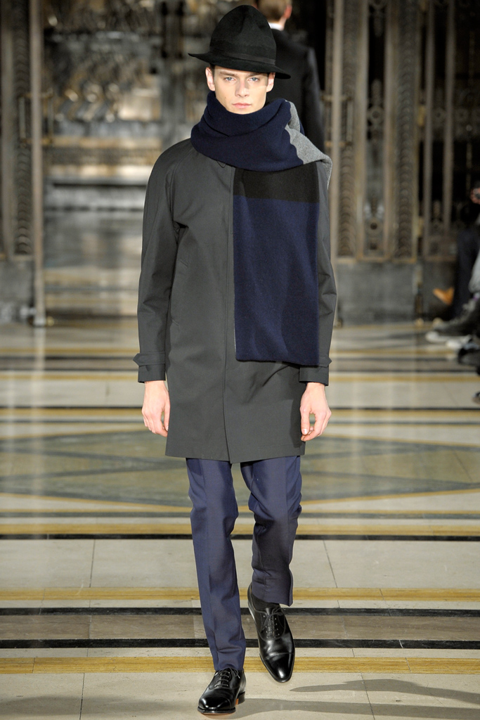 E. Tautz 2012ﶬ¸DƬ