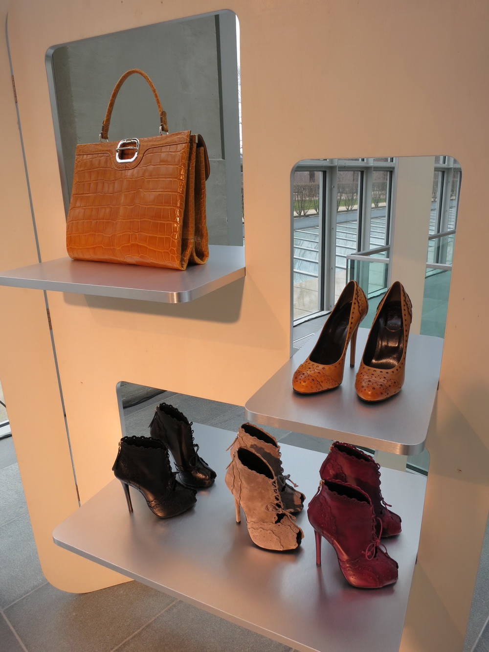 Roger Vivier ReseeDƬ