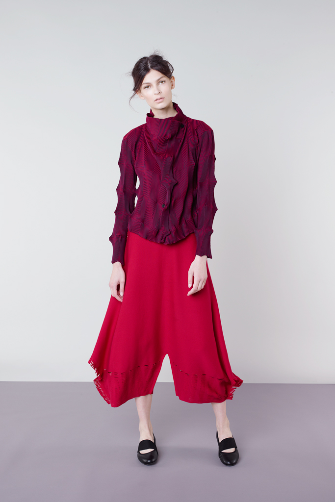 Issey Miyake 13紺DƬ