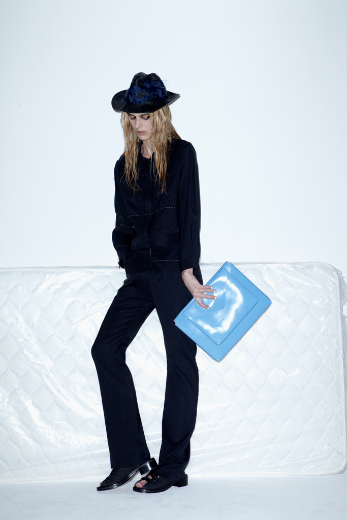 Acne 13紺DƬ