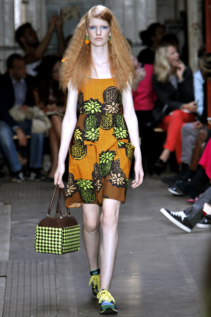Moschino Cheap And Chic 2013DƬ