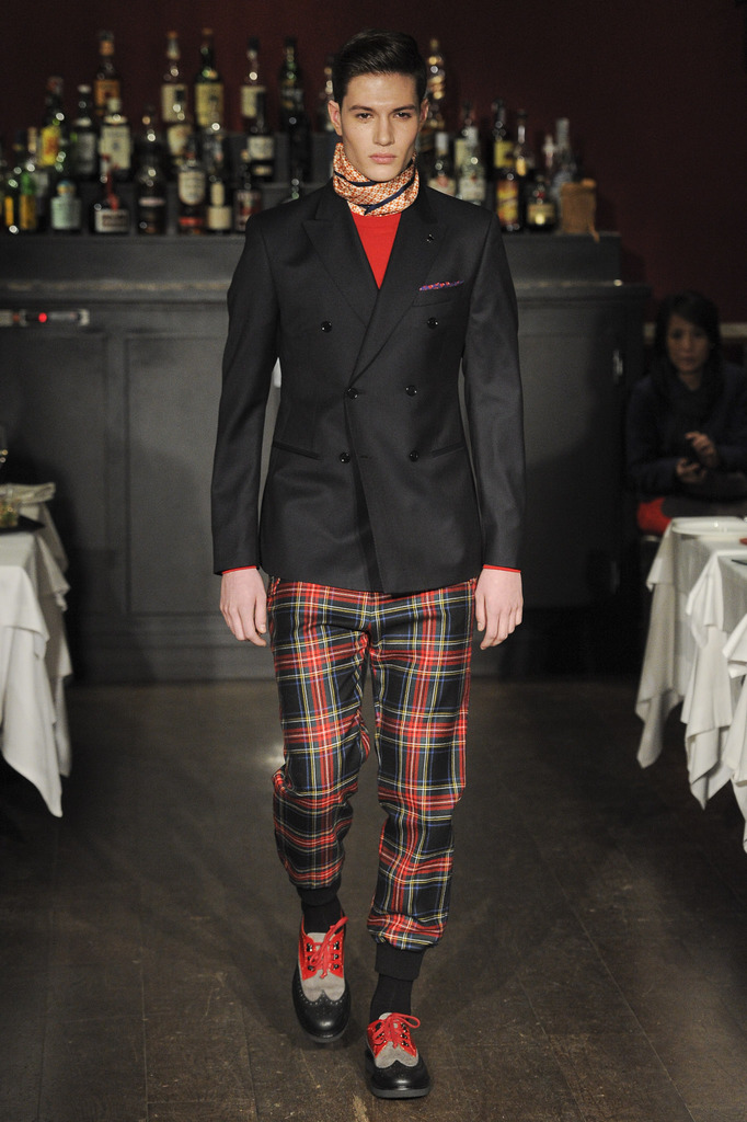 Moschino 2013ﶬbDDƬ