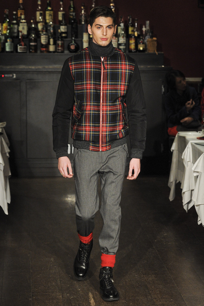 Moschino 2013ﶬbDDƬ