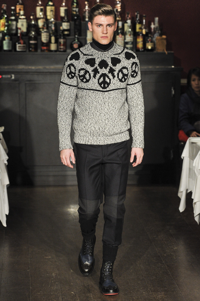 Moschino 2013ﶬbDDƬ