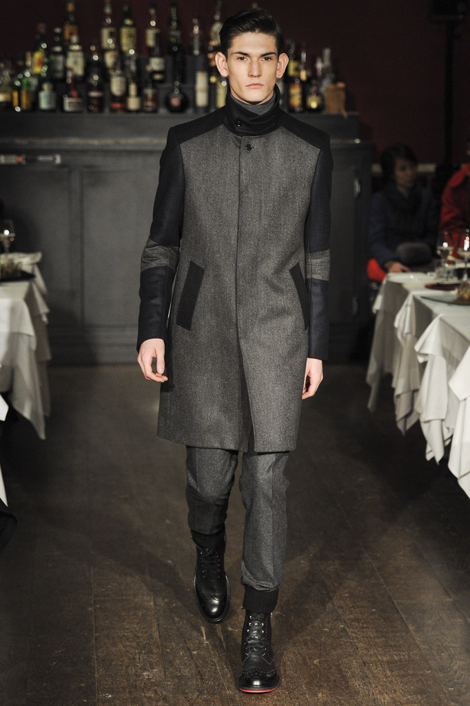 Moschino 2013ﶬbDDƬ