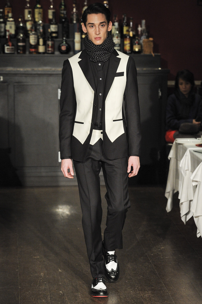 Moschino 2013ﶬbDDƬ