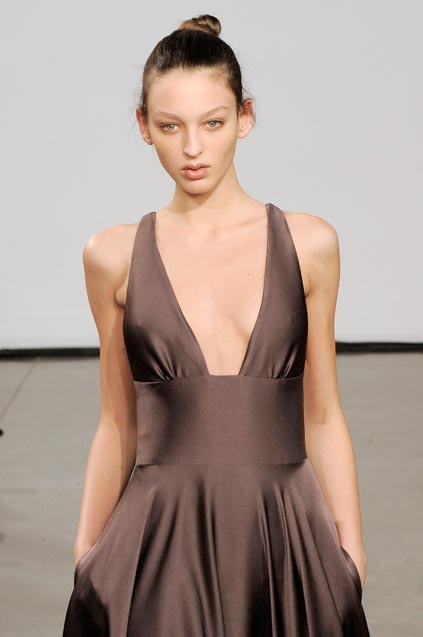 Halston 08ﶬDƬ