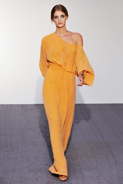 Halston 09ĸDƬ