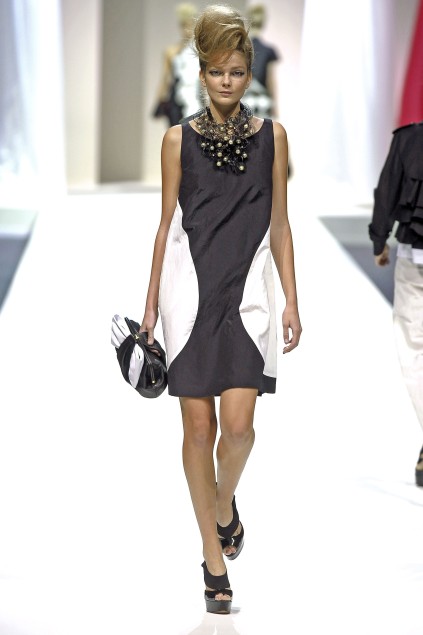 Moschino 09ĸDƬ