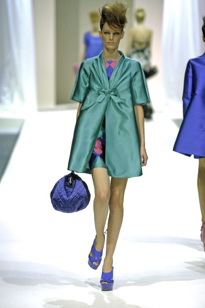 Moschino 09ĸDƬ