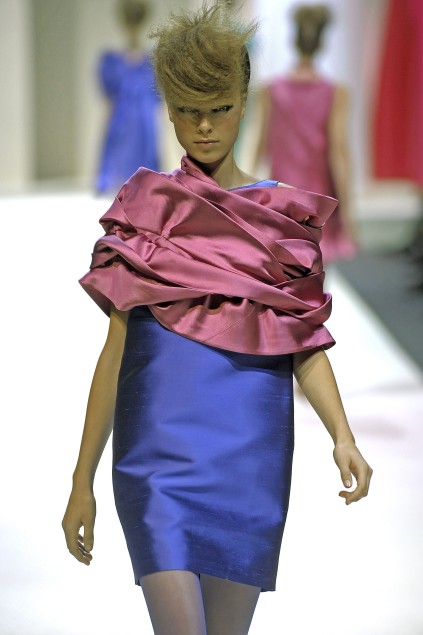 Moschino 09ĸDƬ