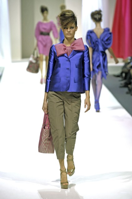 Moschino 09ĸDƬ