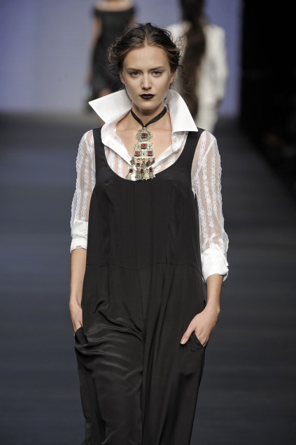 Mariella Burani 09ĸDƬ