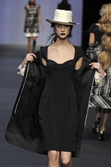 Mariella Burani 09ĸDƬ